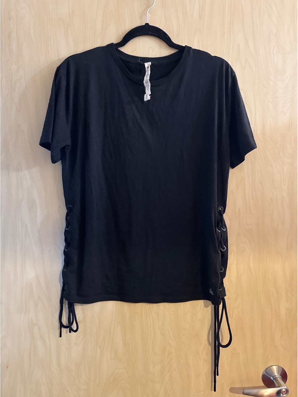 Alo Yoga Bliss black lace up sides short sleeve t-shirt size small